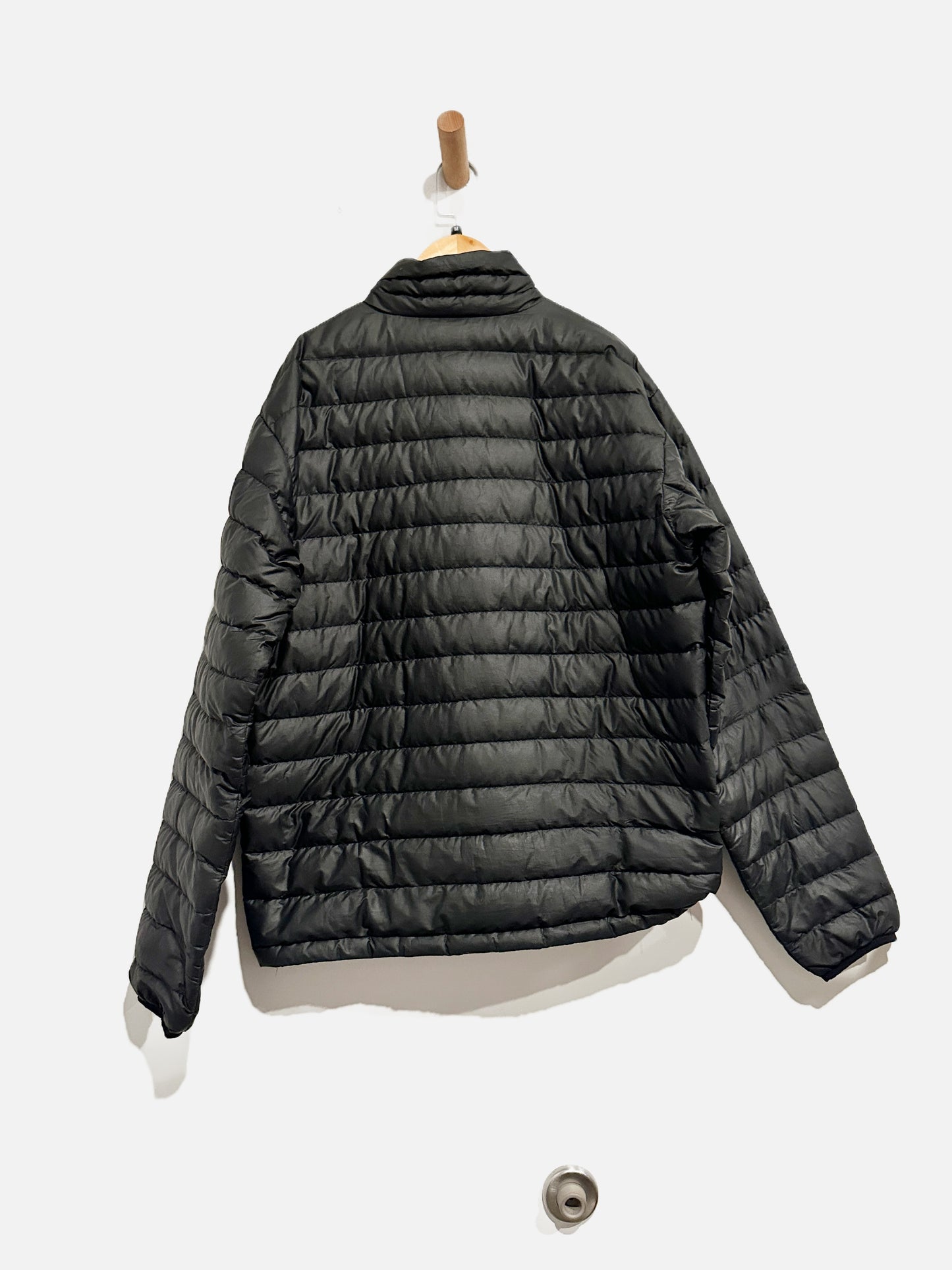 Patagonia Men’s Black Puffer Jacket - Medium