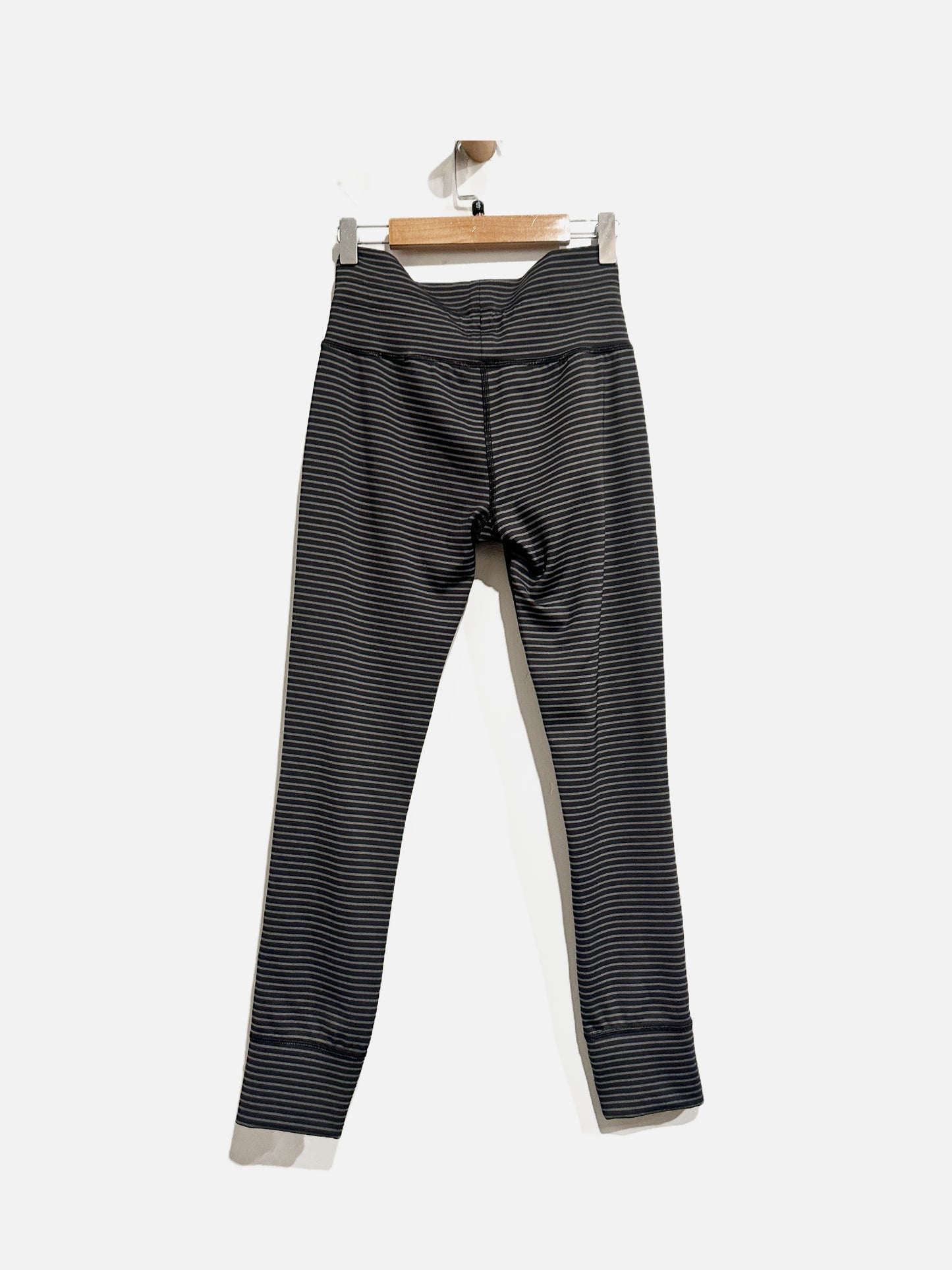 Vuori Daily Leggings in Ink Stripe Stripe - Small