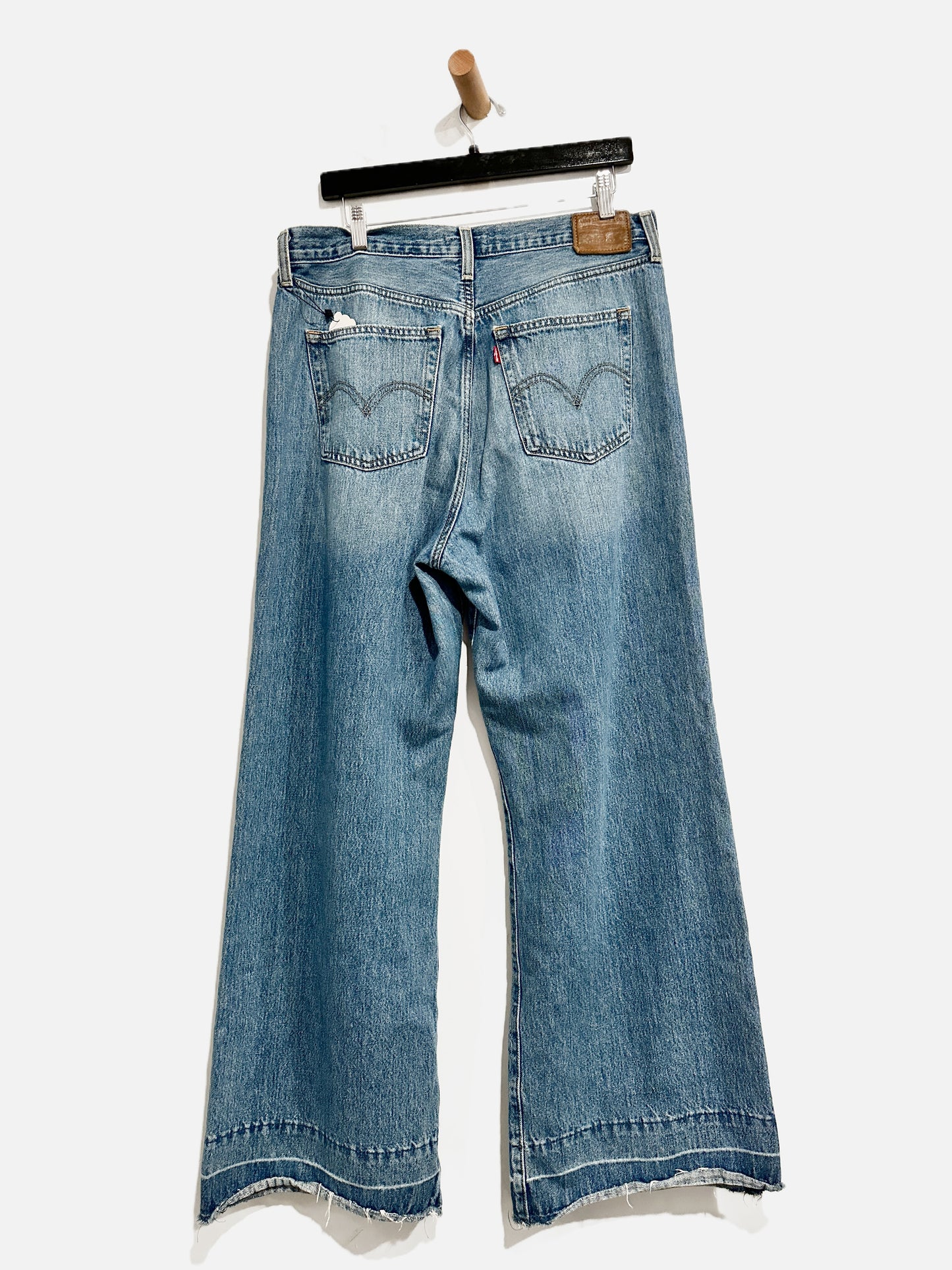 Levi’s Ribcage Wide Leg Jeans in Medium Wash - 32