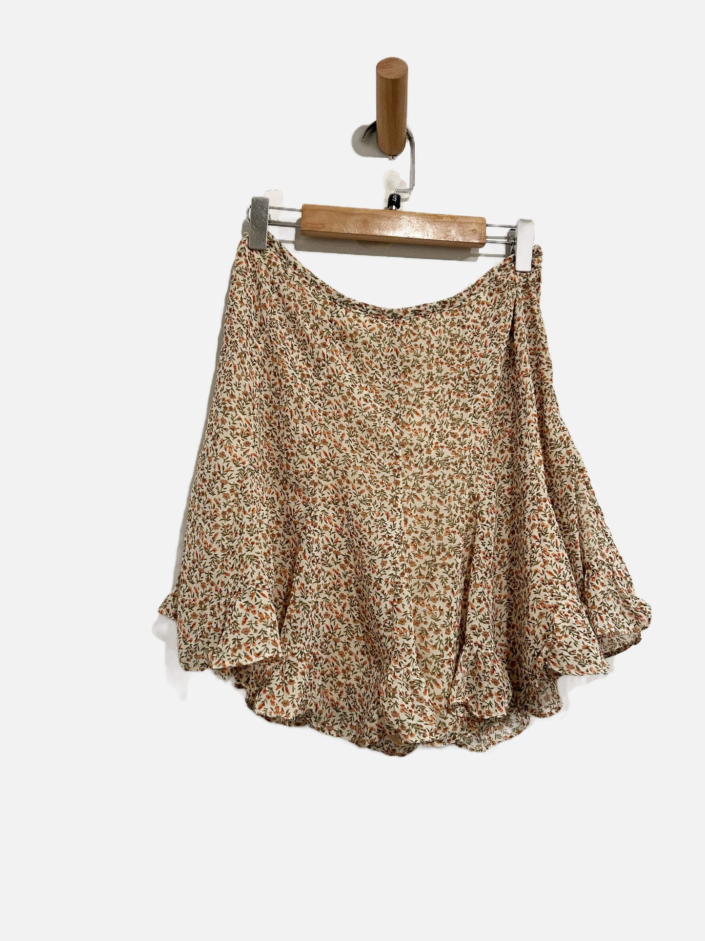 Dress Forum NWT Floral Shorts - Small
