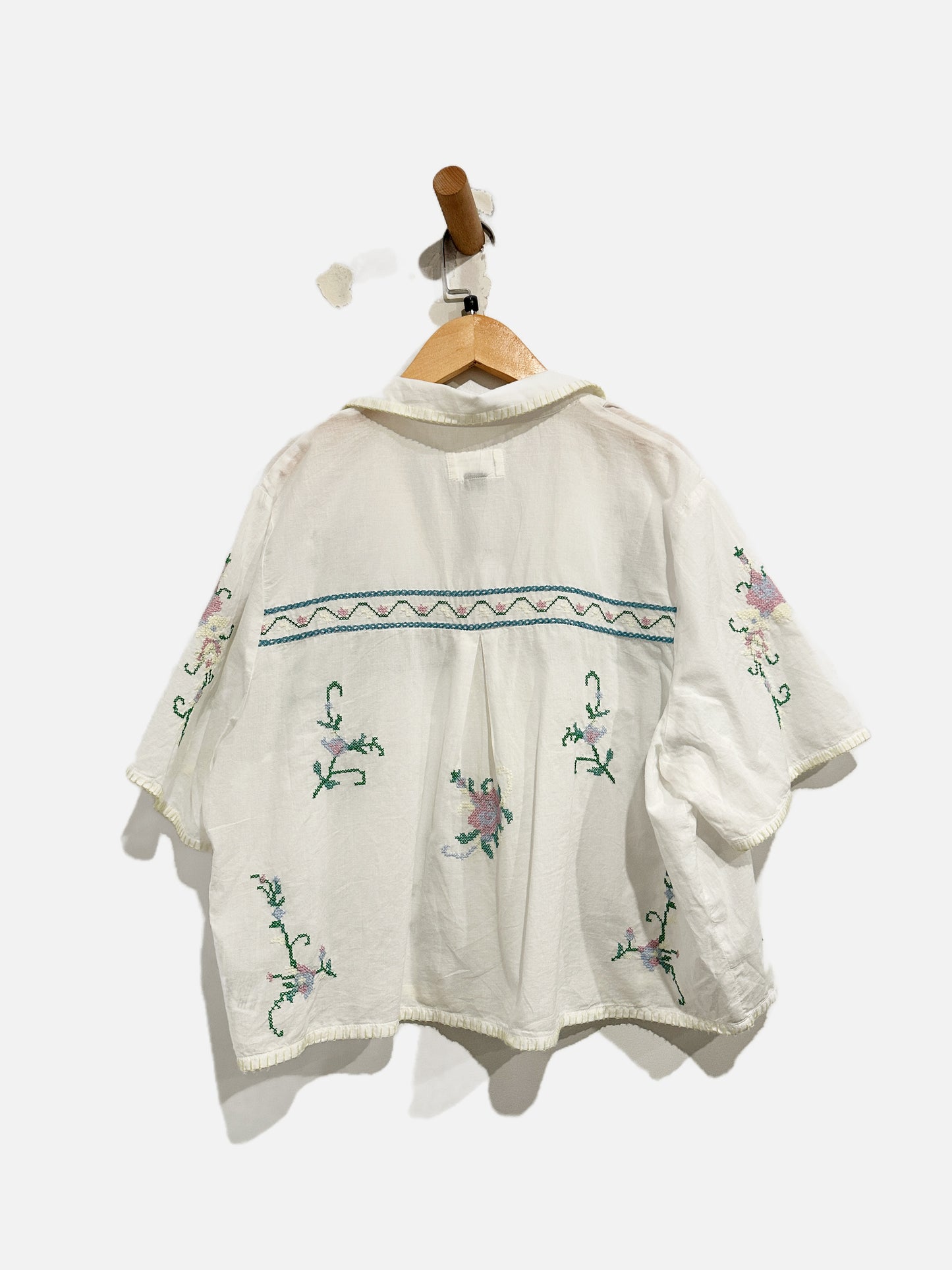 American Eagle White Embroidered Blouse - Large