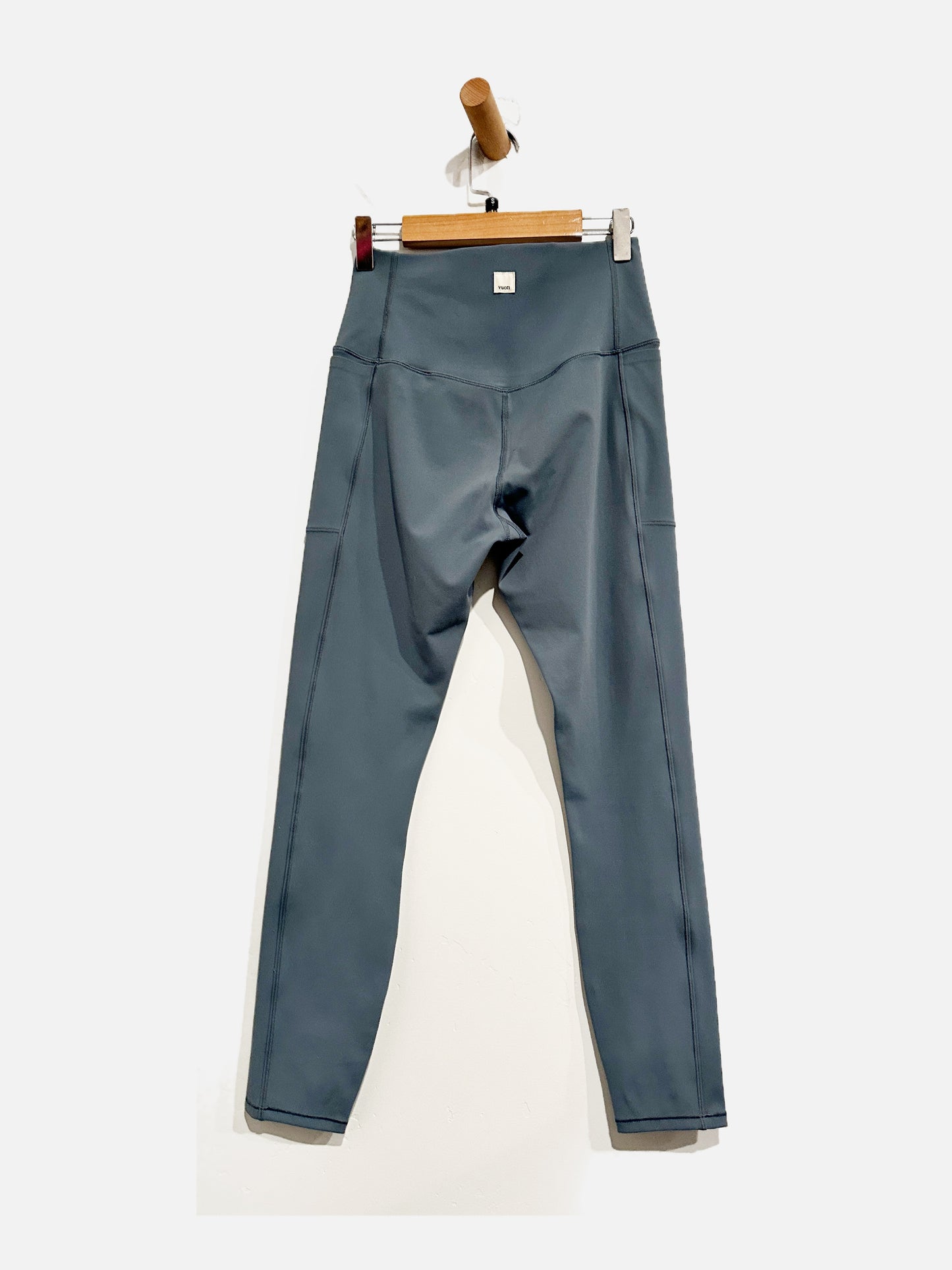 Vuori Studio Pocket Leggings in Light Blue - Small