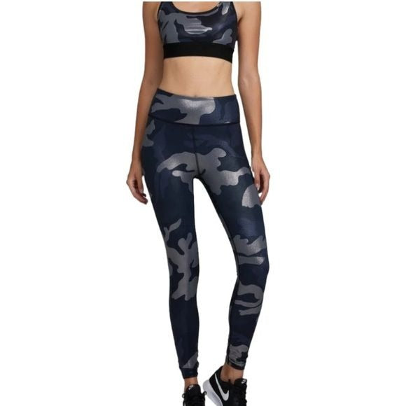 Noli Leggings and Sports Bra in Liquid Metallic Gray Camo Size Medium