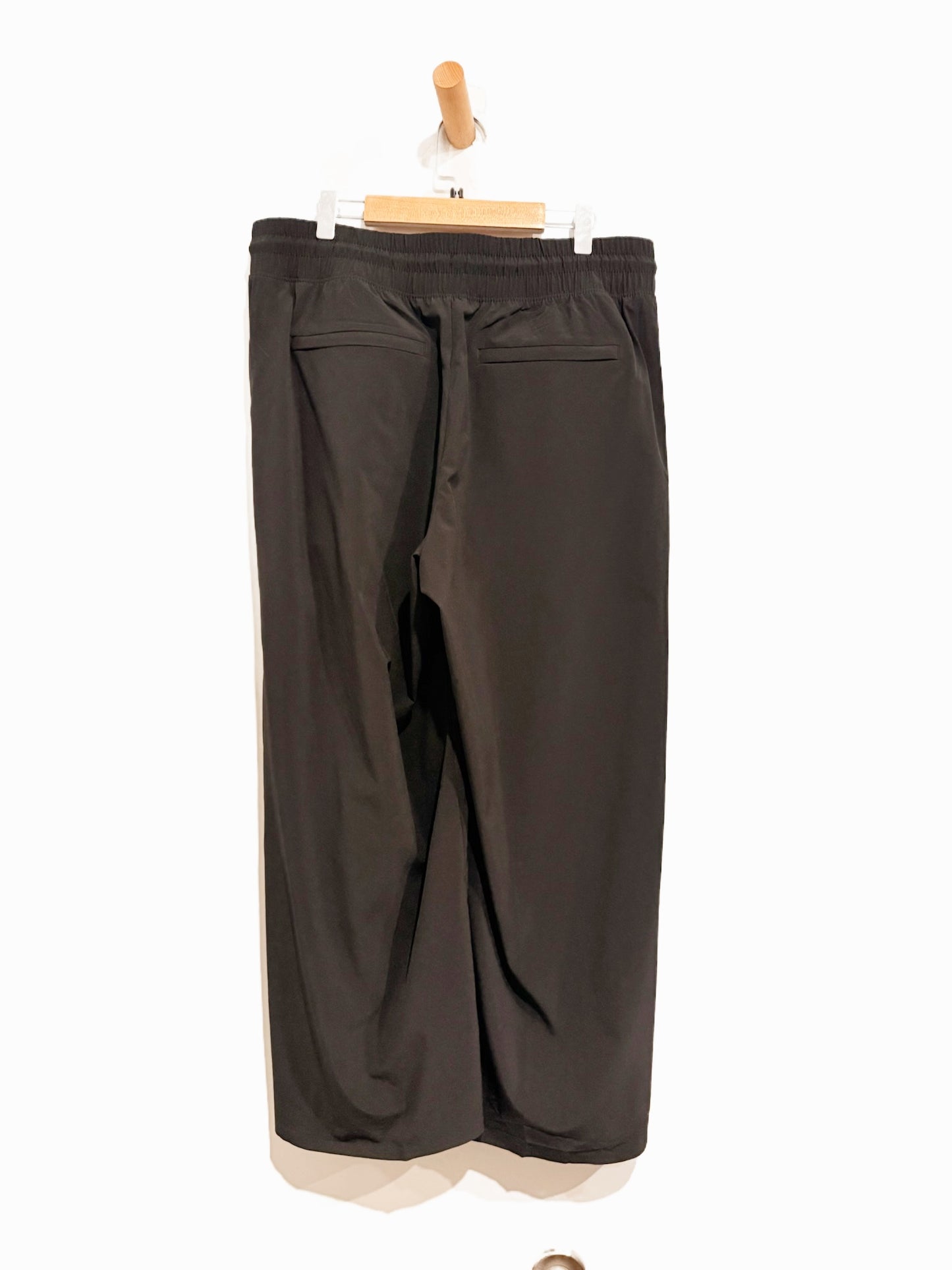 Athleta Avenue Wide Leg Crop Pant in Black - 10P