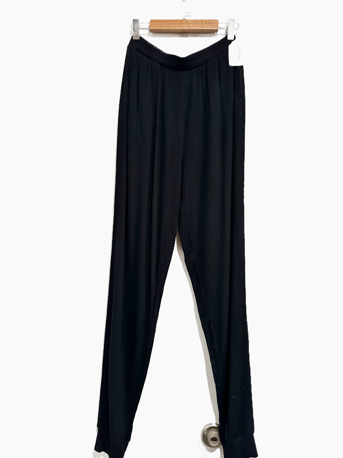 alo High-Waist Ribbed Whisper Pants in Black