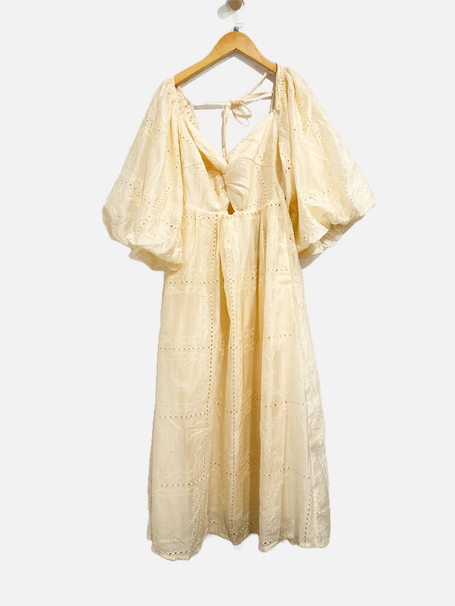Listicle NWT Cream Lace Midi Dress - Large