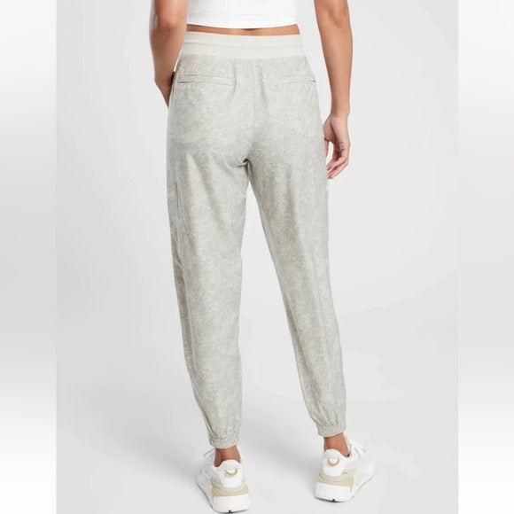 Athleta Venture Printed Pant in Viper Gray Size 2