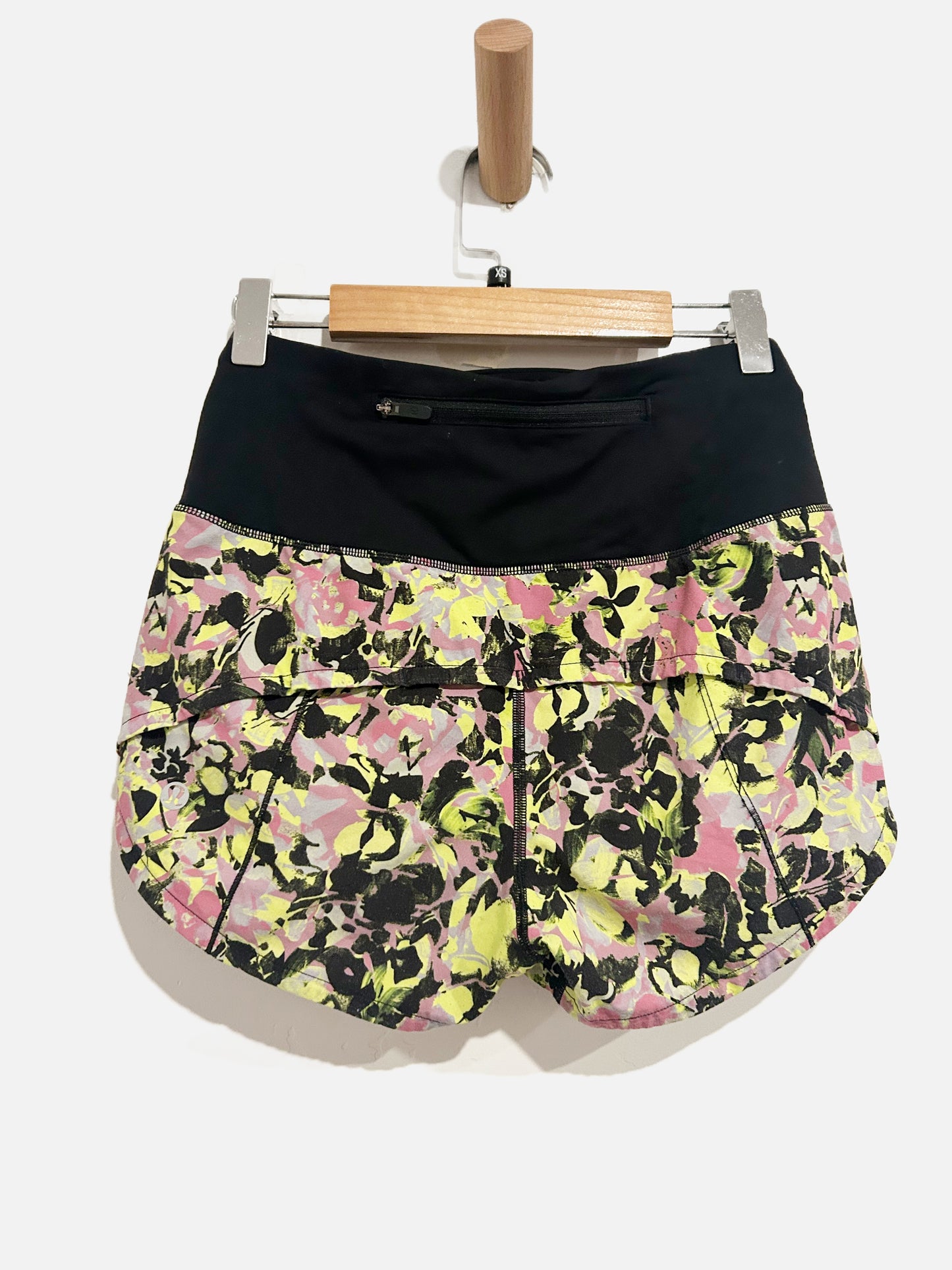 Lululemon Speed Up Shorts 2.5” in Inflected Highlight Yellow Multi / Black - 0