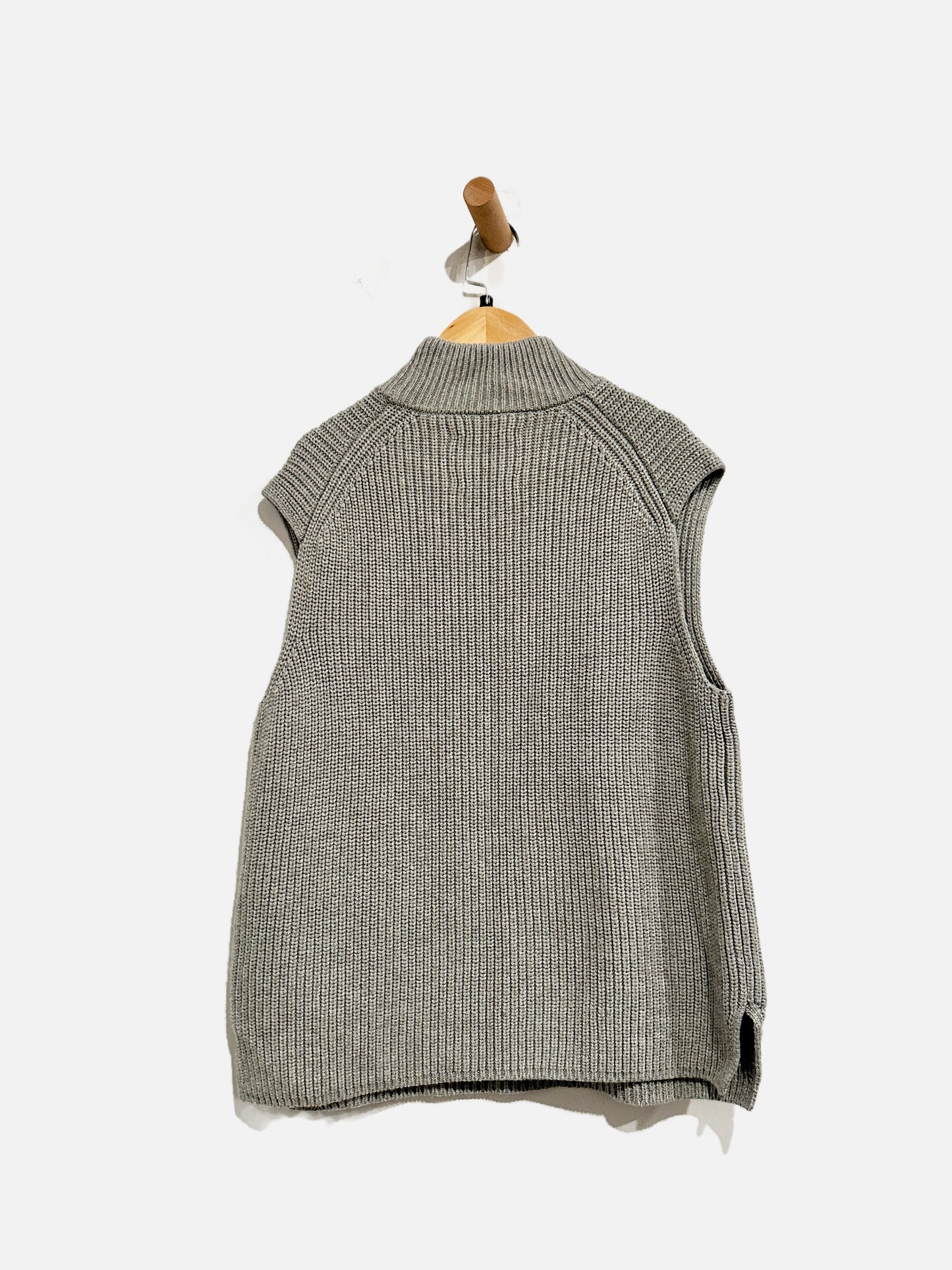 Abercrombie & Fitch Grey Sleeveless Sweater - Medium