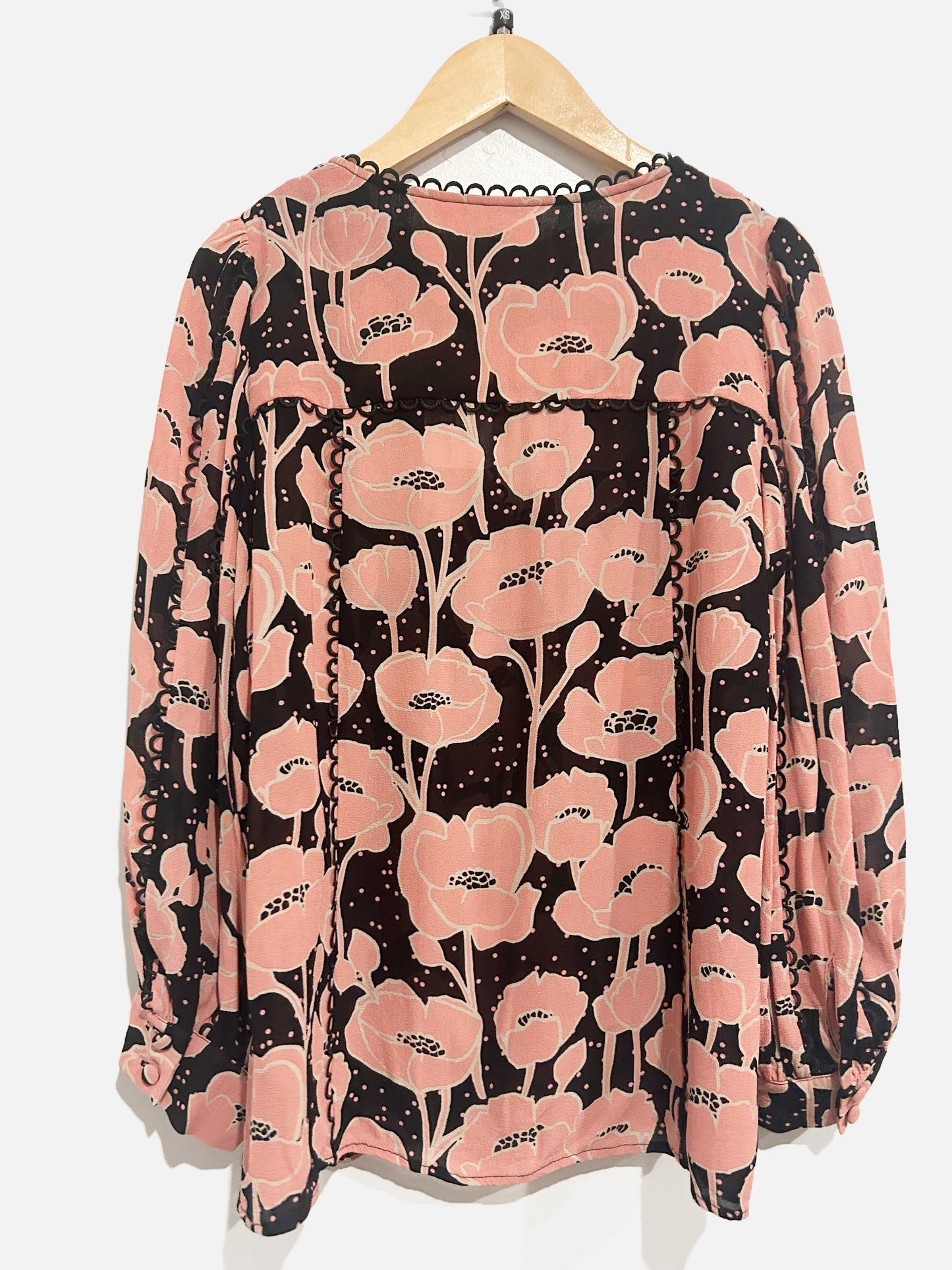 Ted Baker Stephii Black and Pink Floral Blouse - 2/Medium