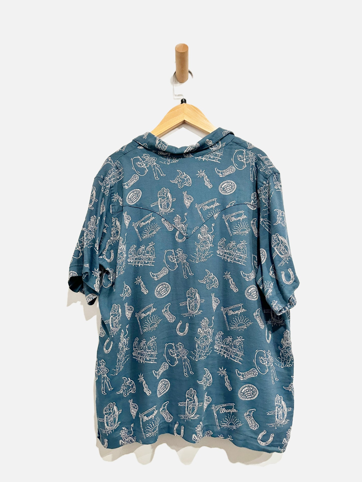 Wrangler Blue Graphic Button Down SS - Small