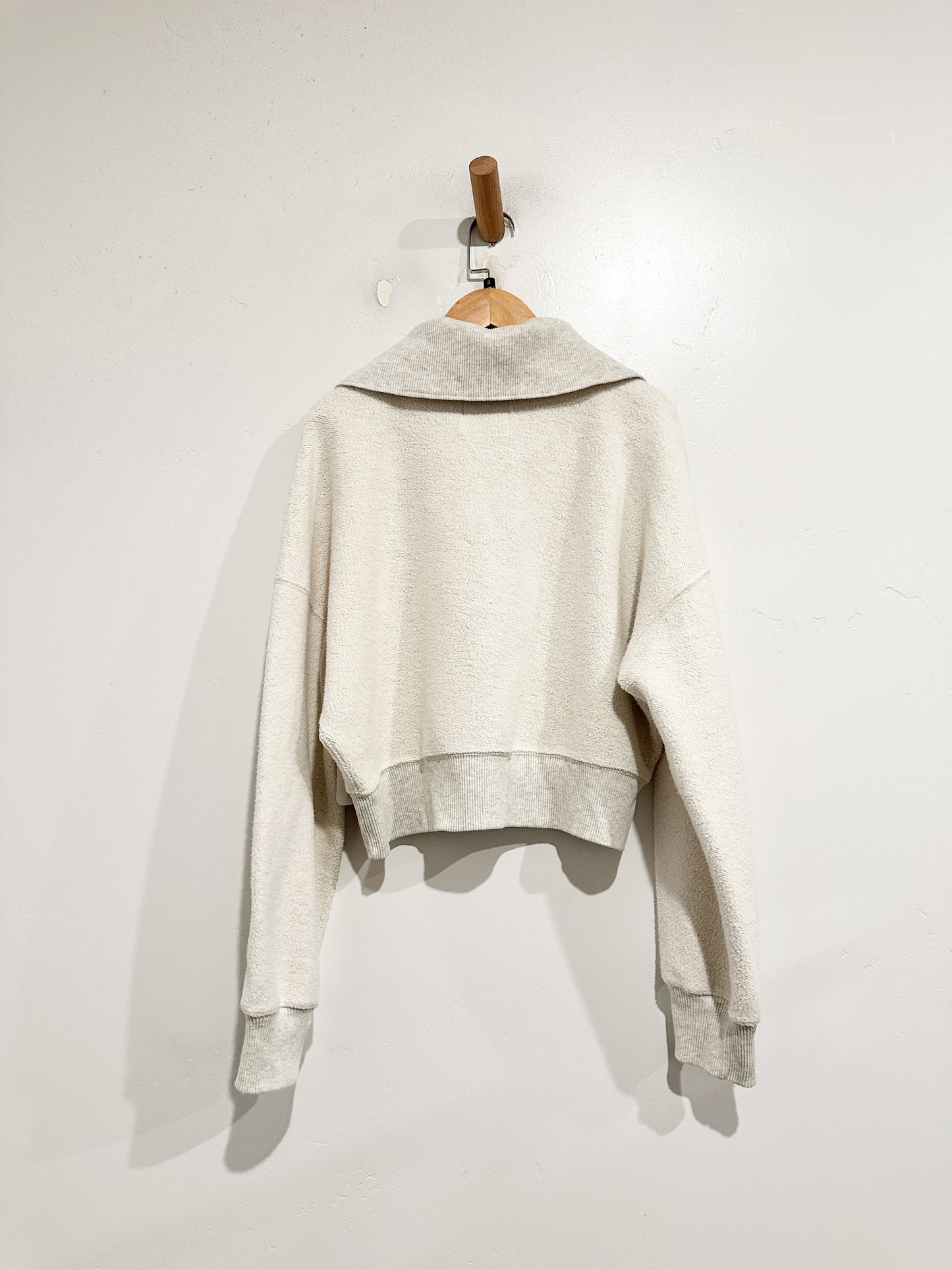 Abercrombie & Fitch Gray Crop Sweater - Small