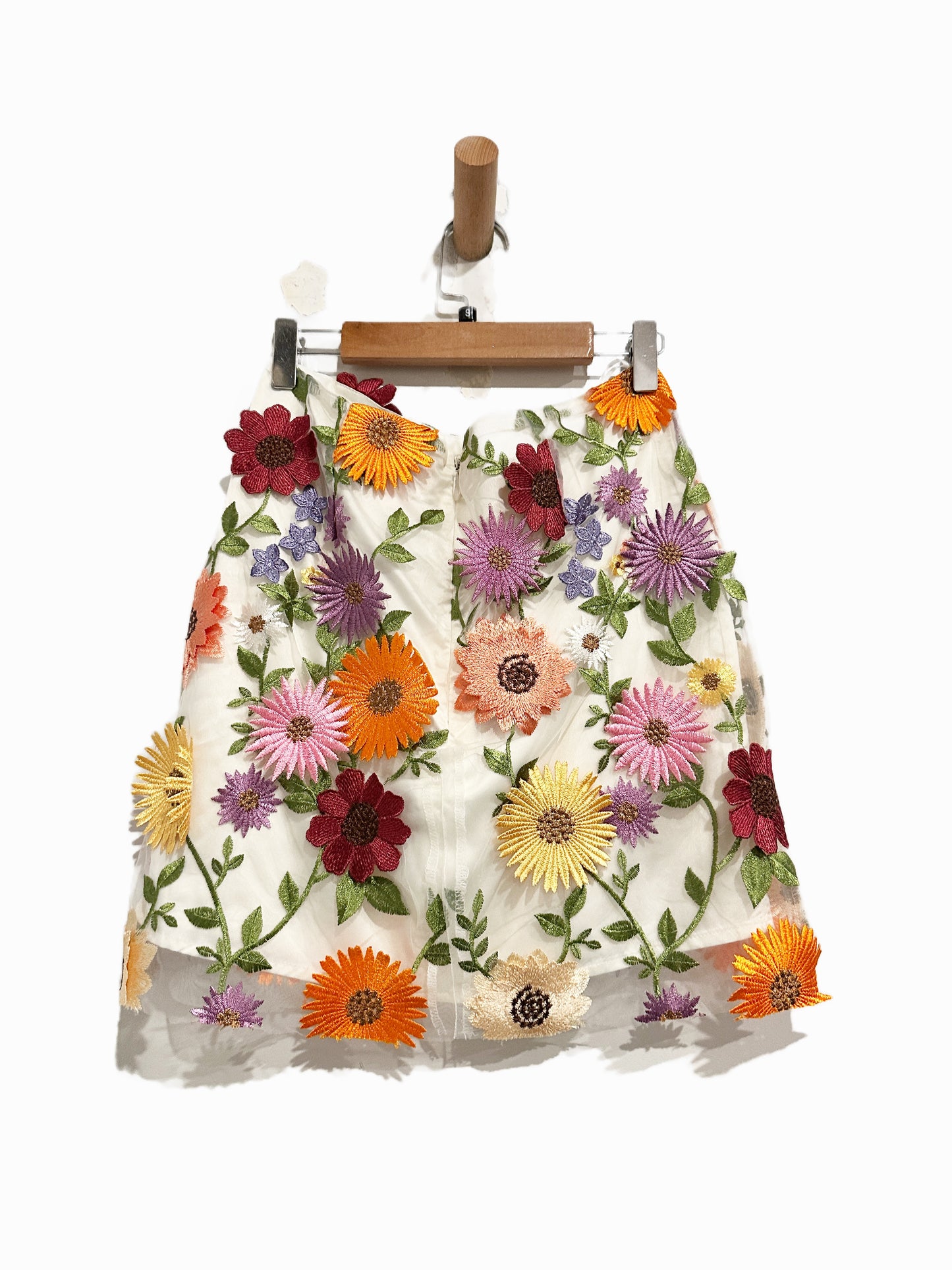 Adelyn Rae White Floral Applique Mini Skirt - Small