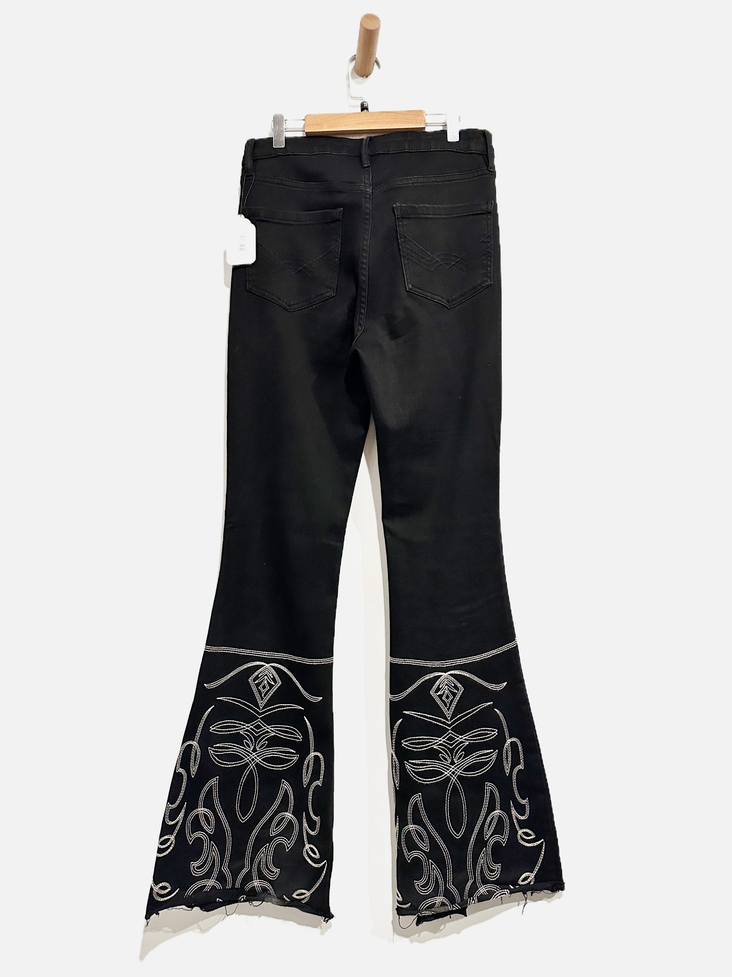 Idyllwind Black Embroidered Flare Jeans - 8