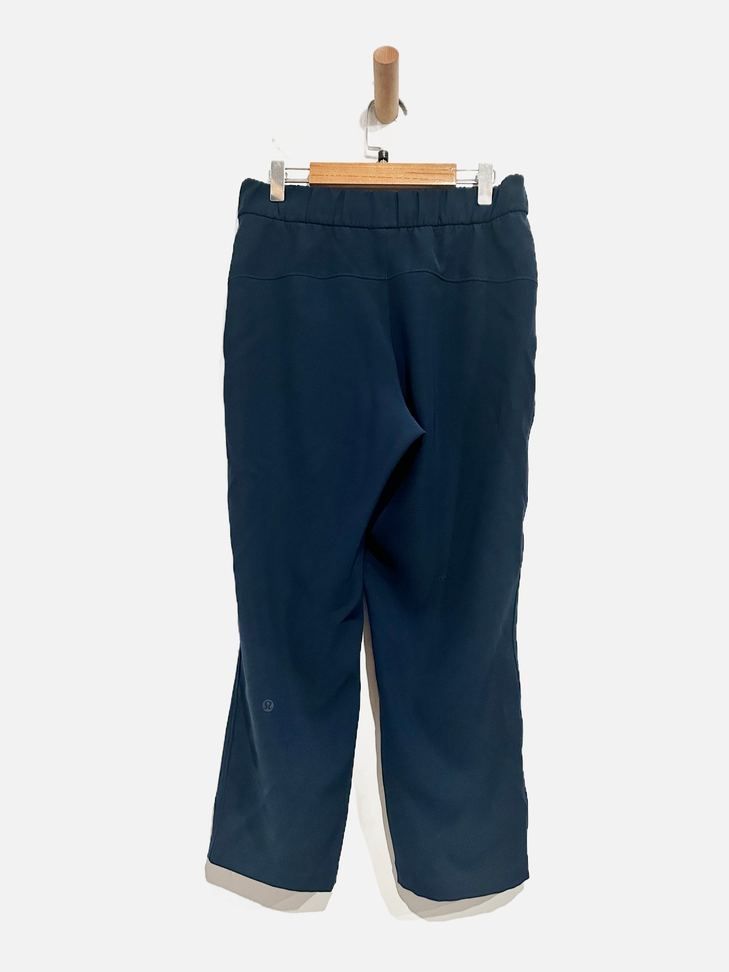 Lululemon On The Fly Crop *Woven 23"
In True Navy - 4
