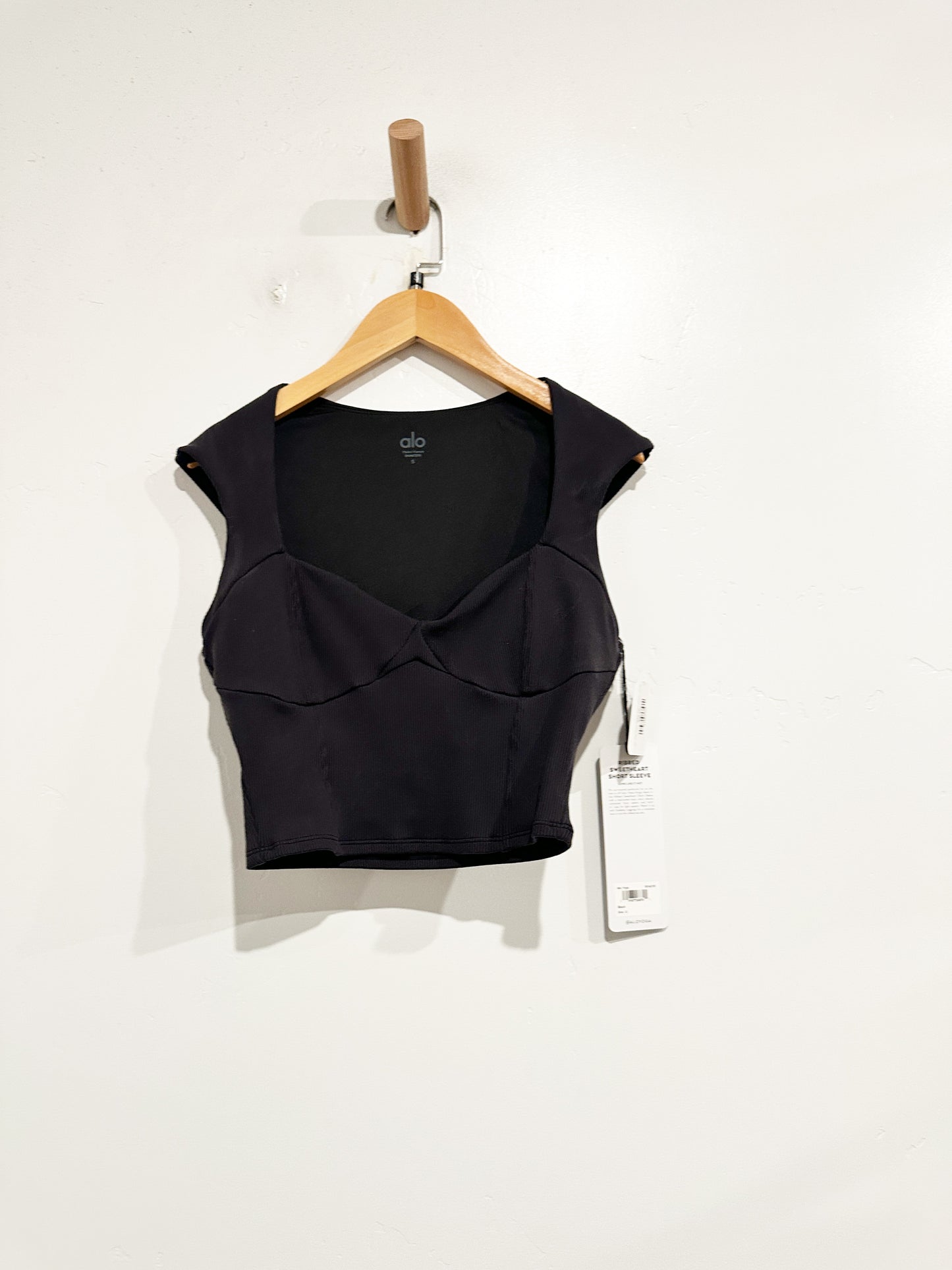 Alo Yoga Black Ribbed Sweetheart Short Sleeve - Small