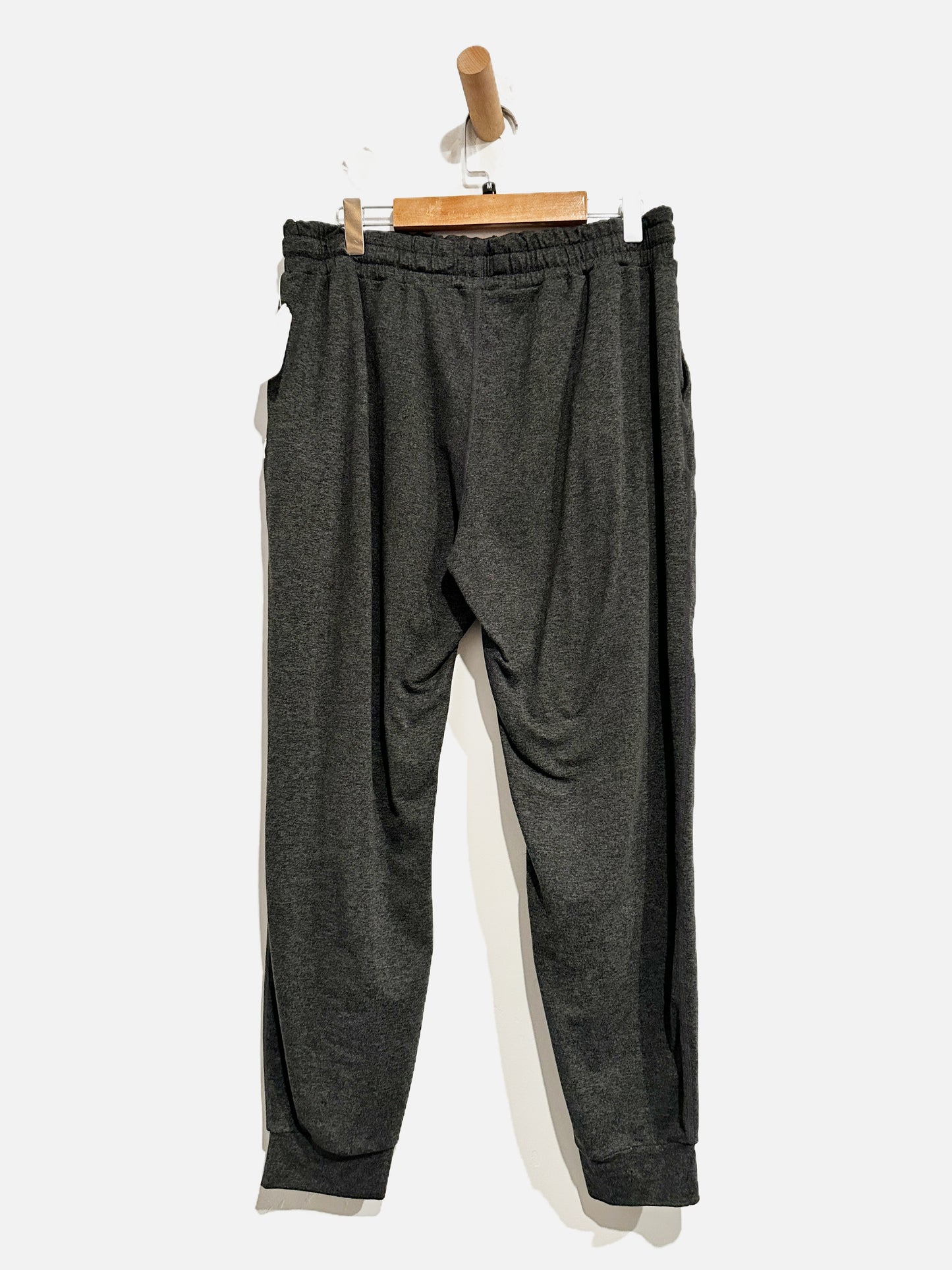 Vuori Performance Jogger in Heather Gray - Medium