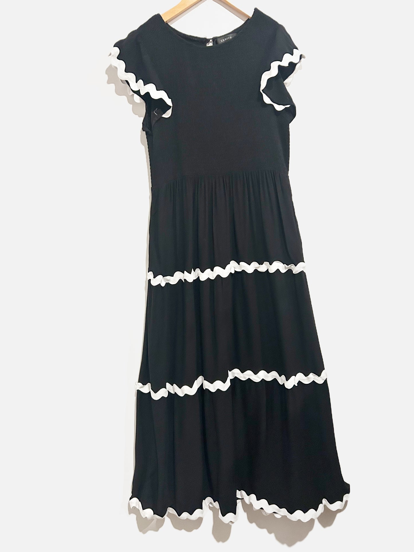 Zessica Black and White Scallop Midi Dress - Large