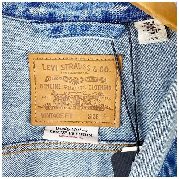 Levi's NWT Vintage Fit Relaxed Trucker Jacket With Patches Size Small