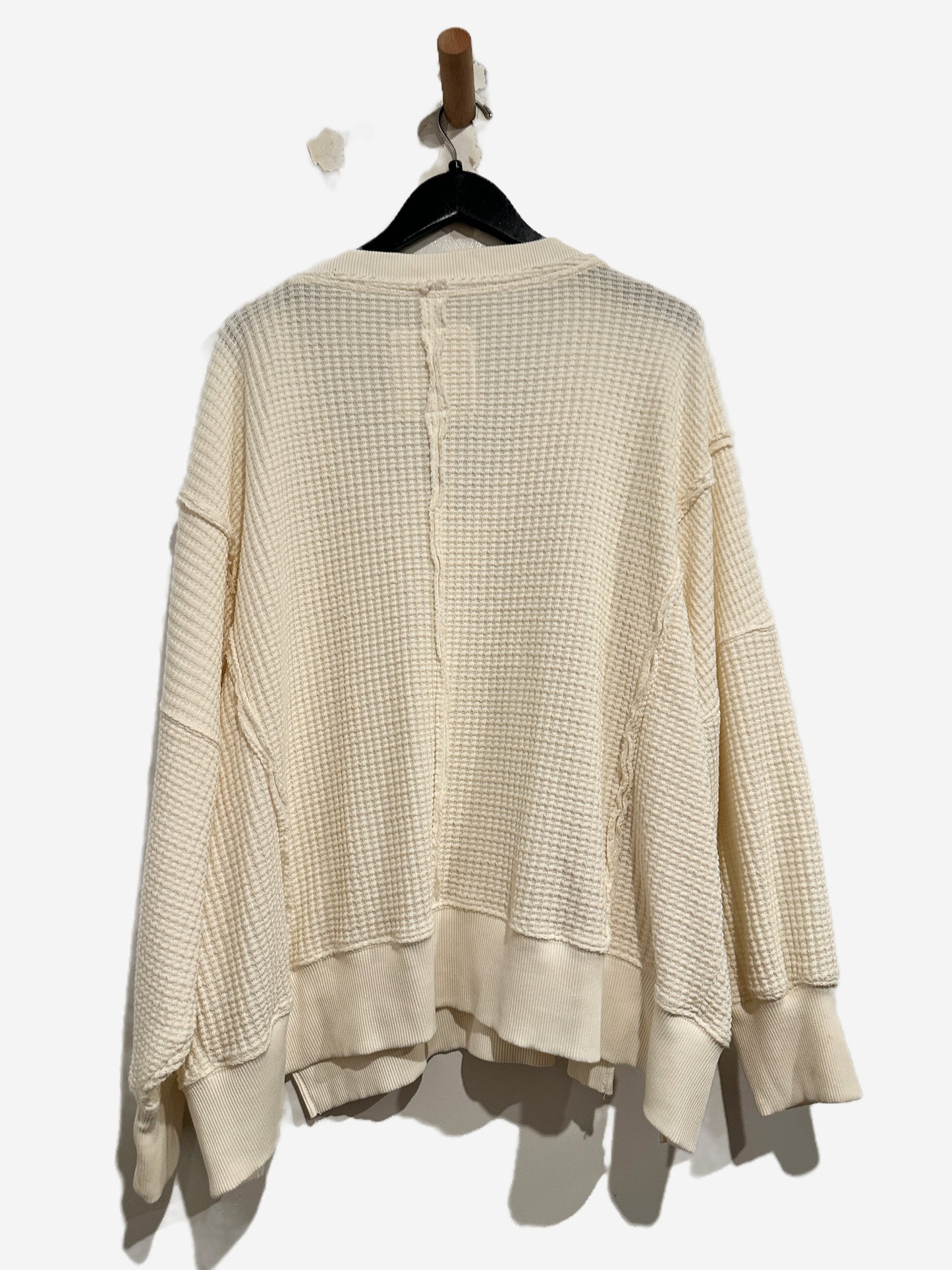 American Eagle Big Hug V-Neck Waffle Sweatshirt in Cream - Large