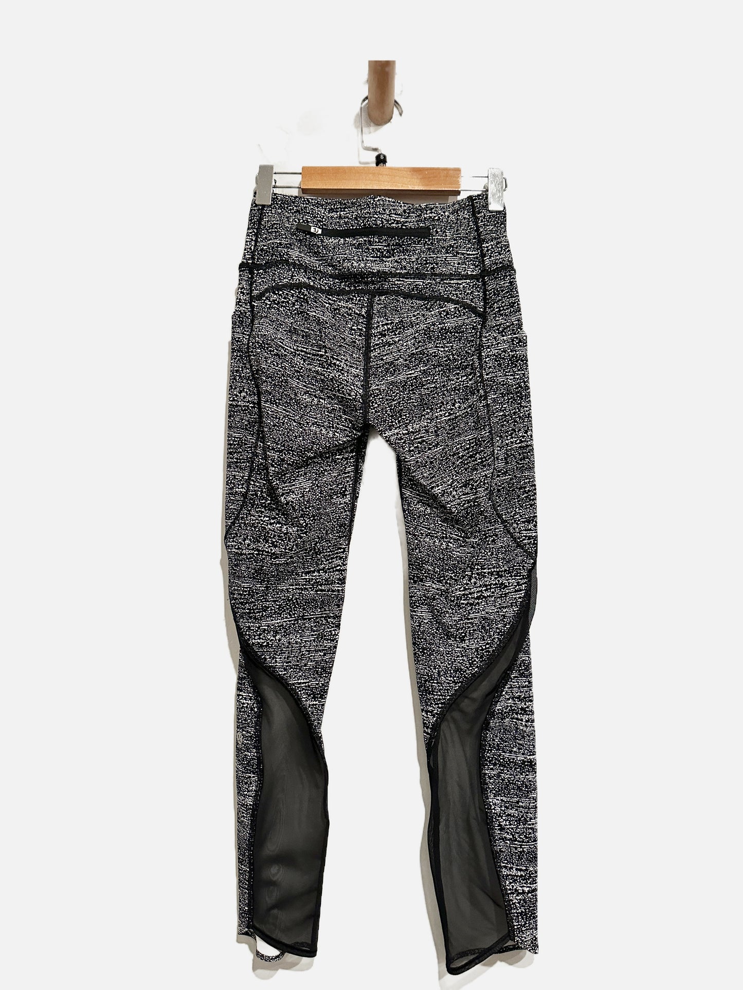 Lululemon Pace Perfect 7/8 Tight in Airtime White Black - 4