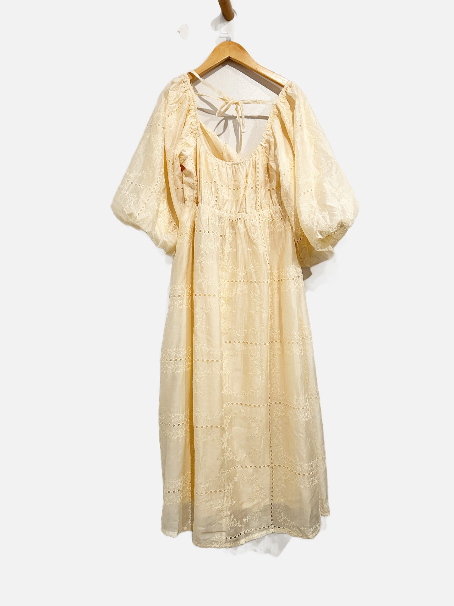 Listicle NWT Cream Lace Midi Dress - Large