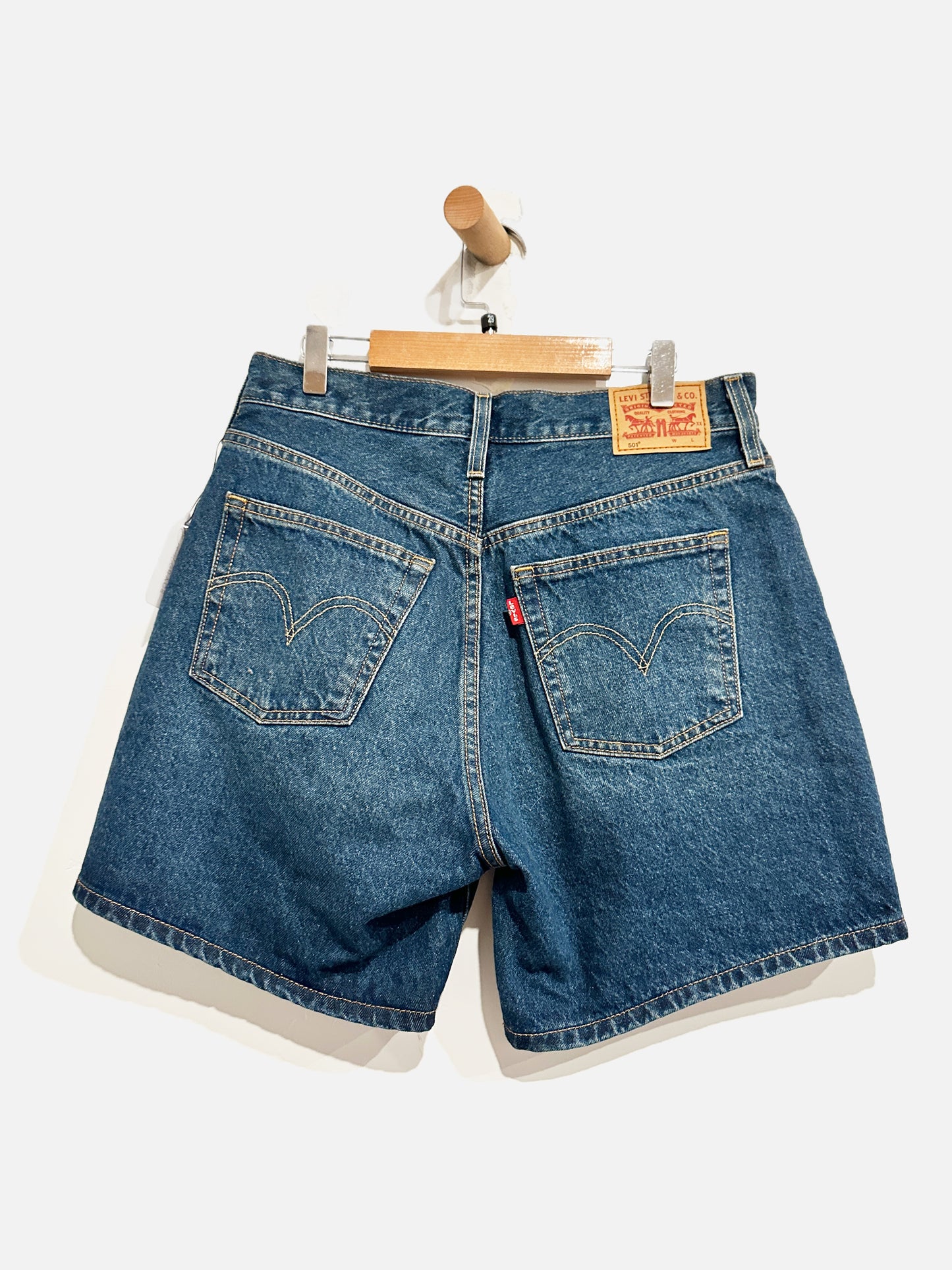 Levi’s 501 Mid Thigh Shorts in Pleased to Meet You - 29