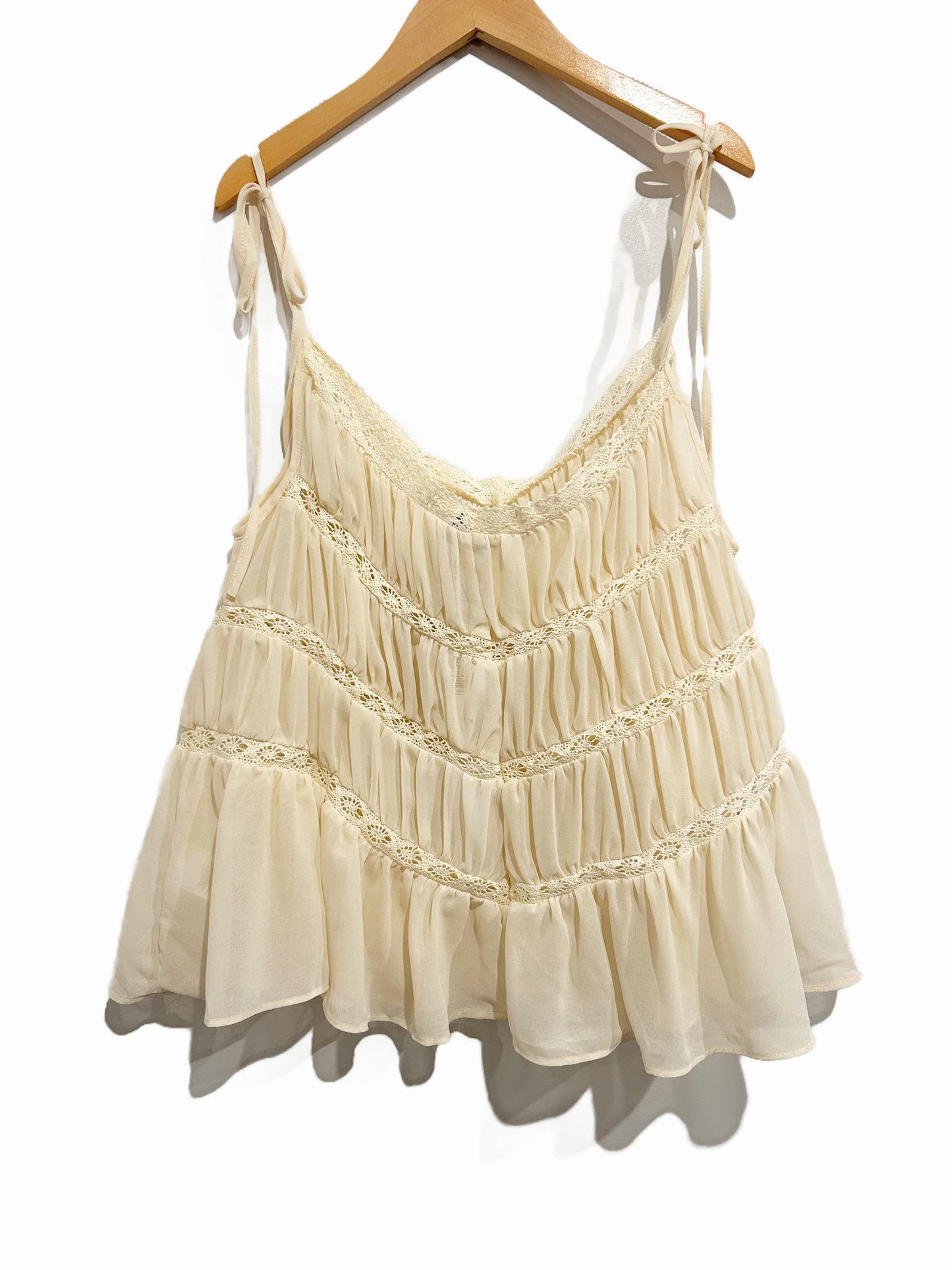Vigoss Cream Lace Trim Tiered Tank - Large