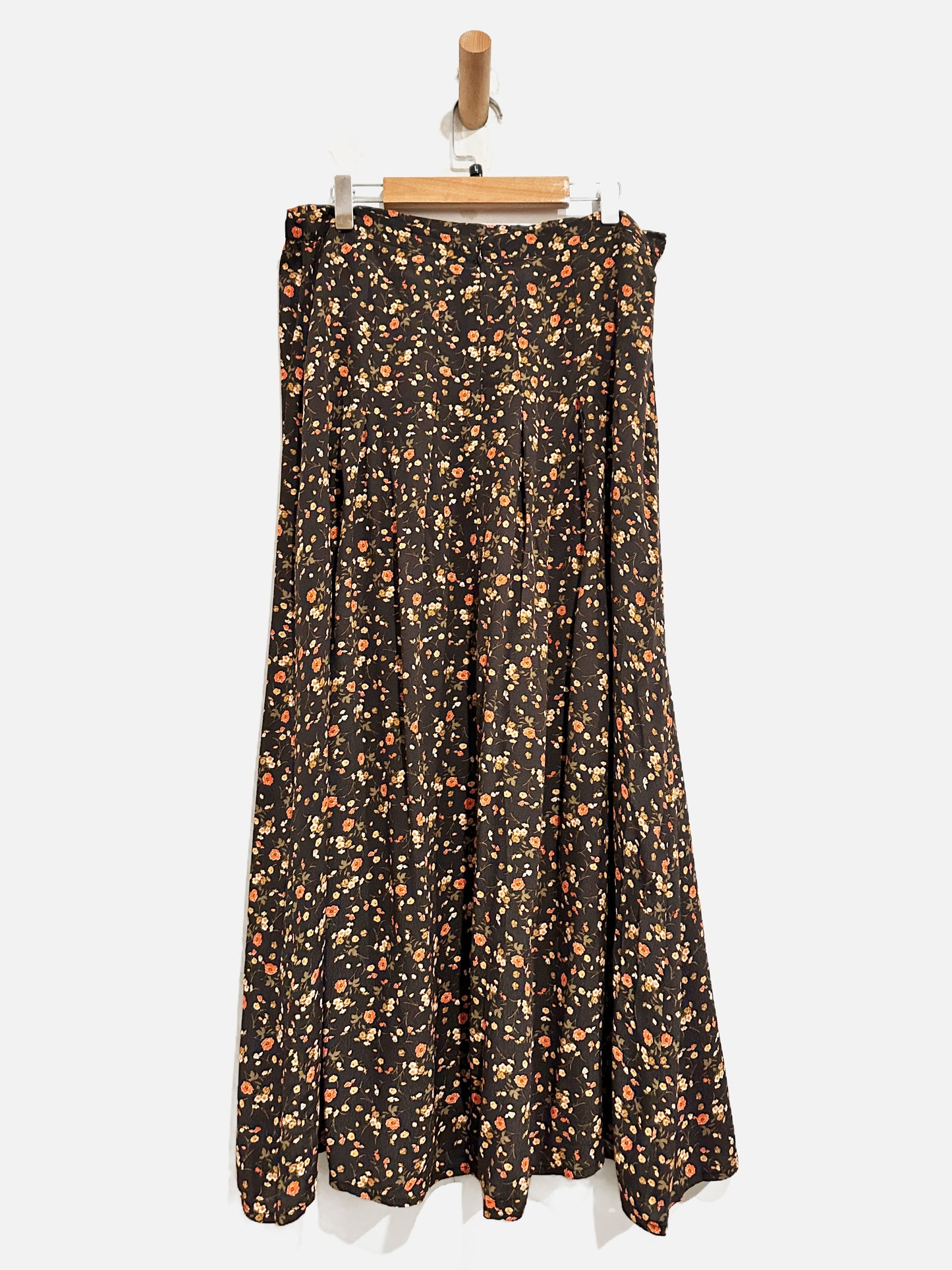 Olivaceous Black Floral Midi Skirt - Large