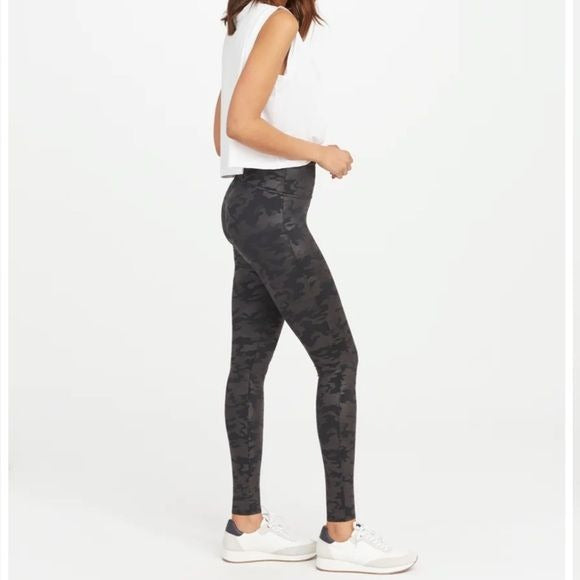 Spanx Faux Leather Camo Leggings Size Small