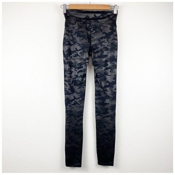 Spanx Faux Leather Camo Leggings Size Small