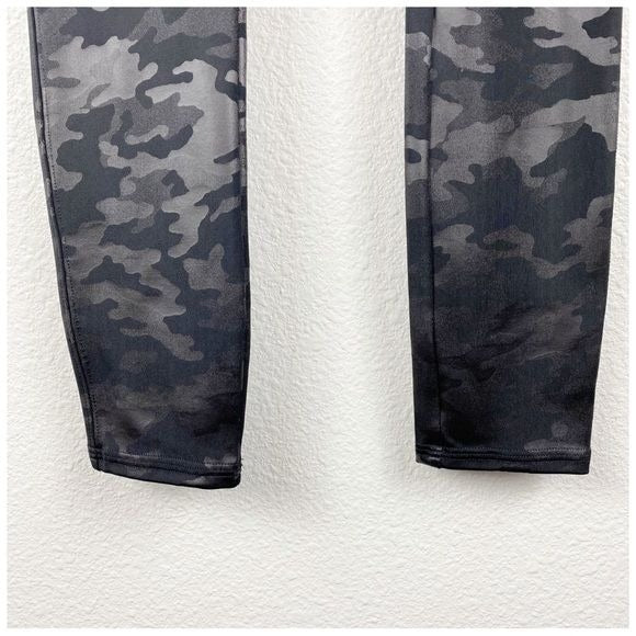 Spanx Faux Leather Camo Leggings Size Small