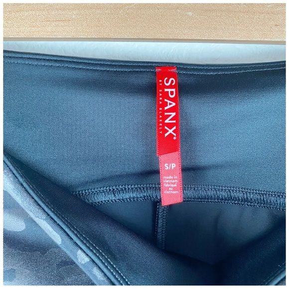 Spanx Faux Leather Camo Leggings Size Small