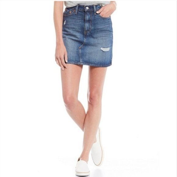 Levi's NWT Deconstructed Skirt in Medium Wash Size 27