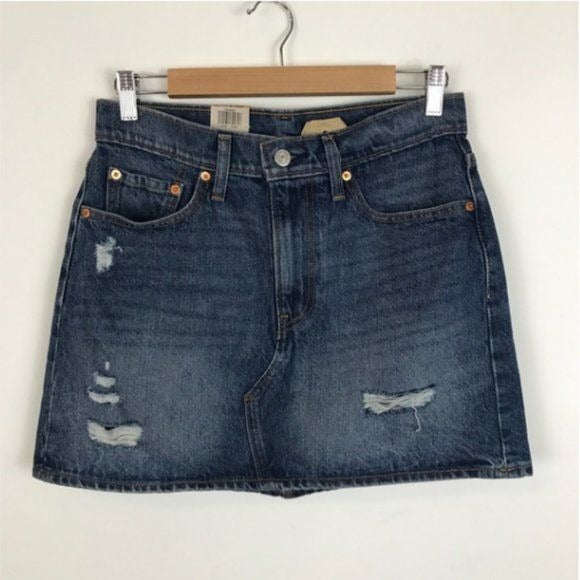 Levi's NWT Deconstructed Skirt in Medium Wash Size 27