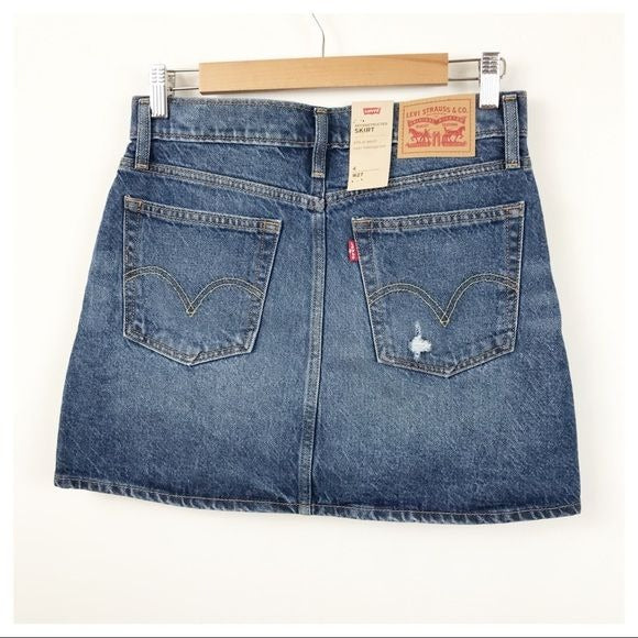 Levi's NWT Deconstructed Skirt in Medium Wash Size 27