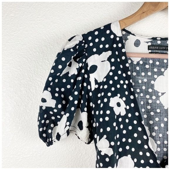 $$ Urban Outfitters Jocelyn Black Floral Wrap Dress Size Small