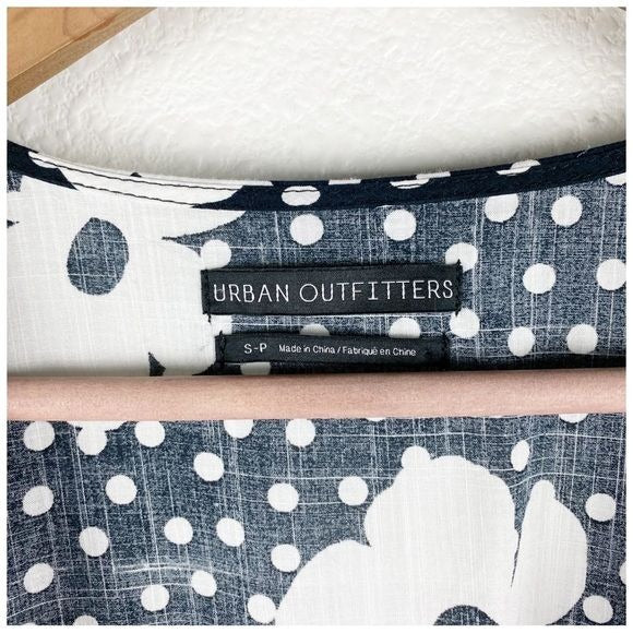 $$ Urban Outfitters Jocelyn Black Floral Wrap Dress Size Small