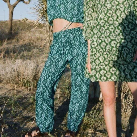 Zara Green & Blue Printed Pants Size Small