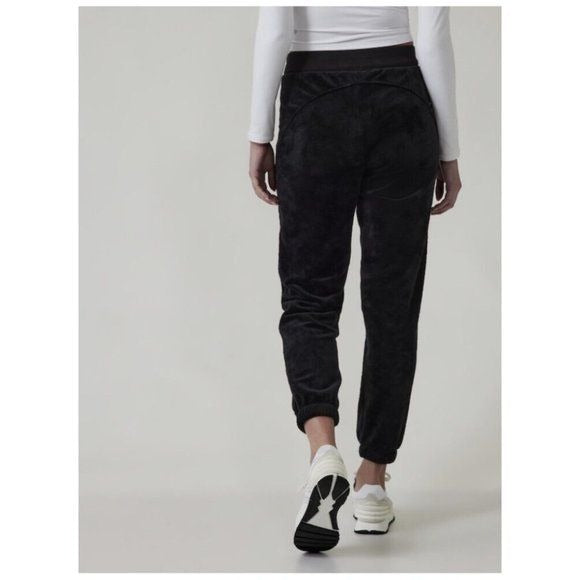 Athleta Cozy Karma Recover Jogger in Black Size Medium