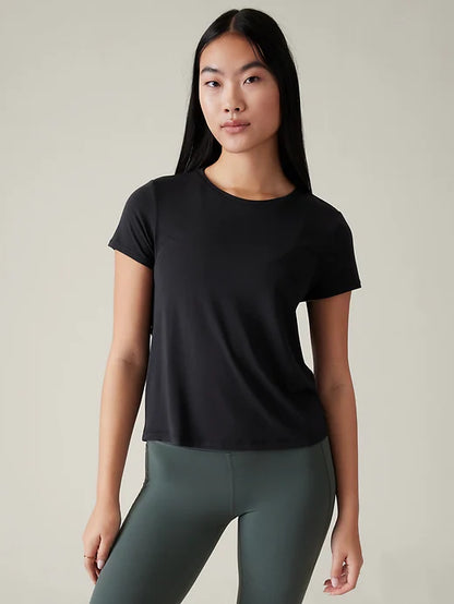 Athleta Air Out Cinch Tee in Black - Small