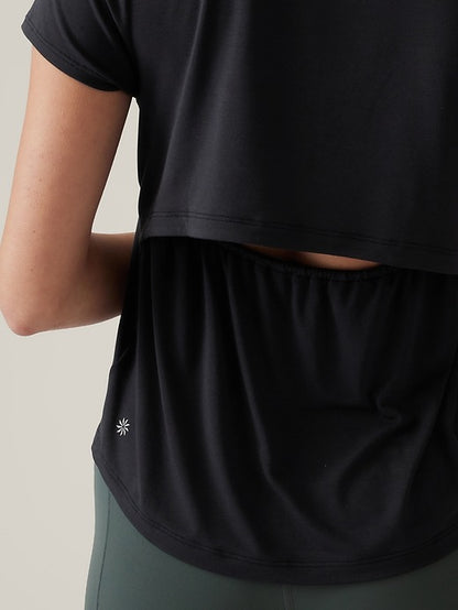 Athleta Air Out Cinch Tee in Black - Small