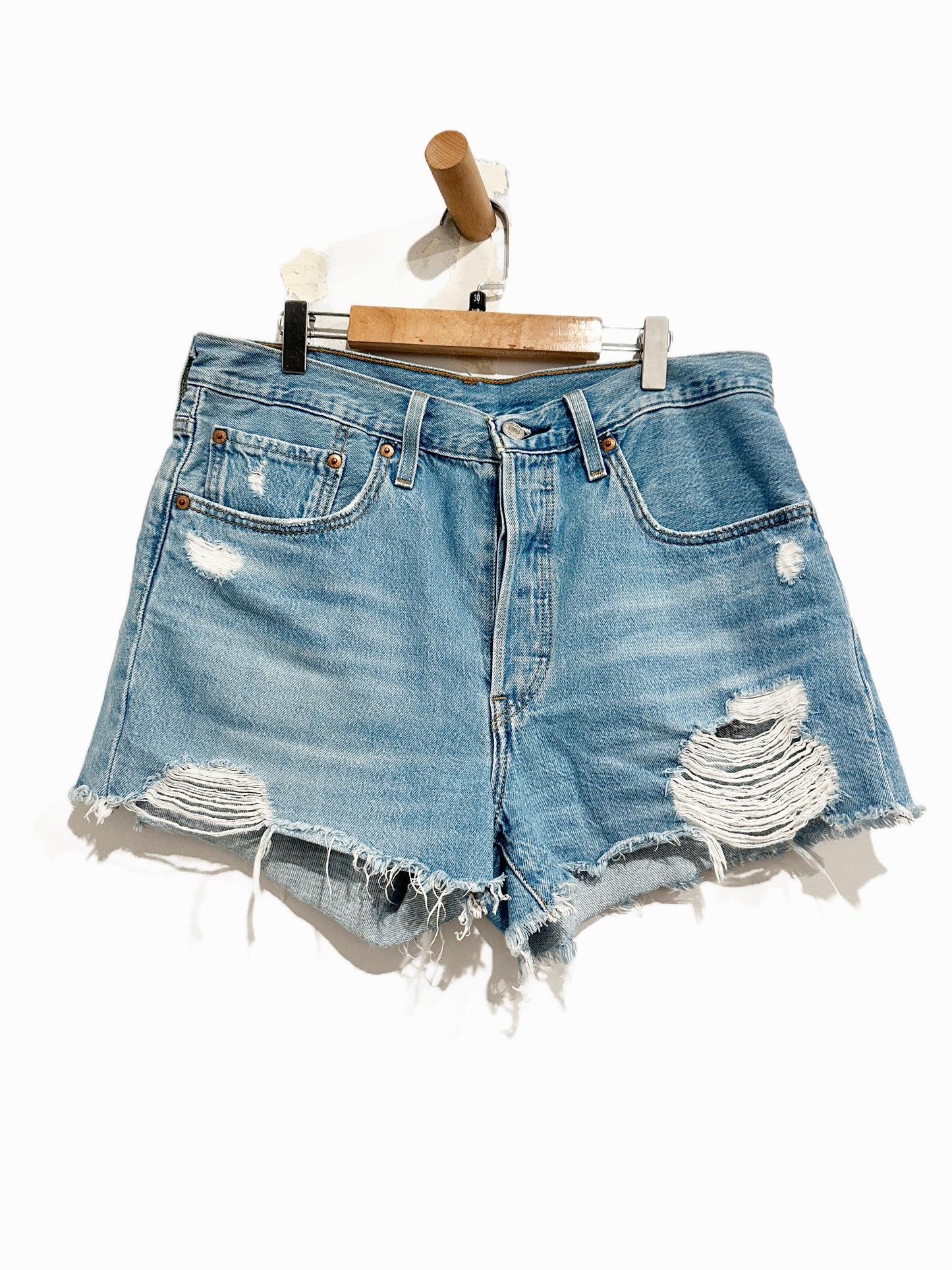Levi’s 501 Cut Off Shorts - 30