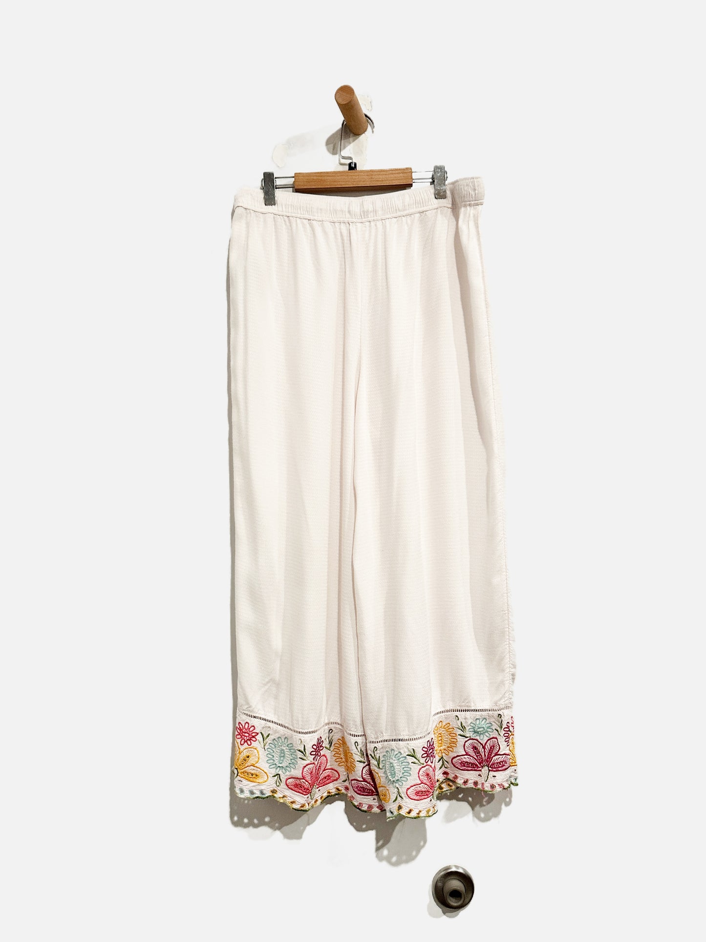 Anthropologie White Embroidered Lounge Pants - Medium