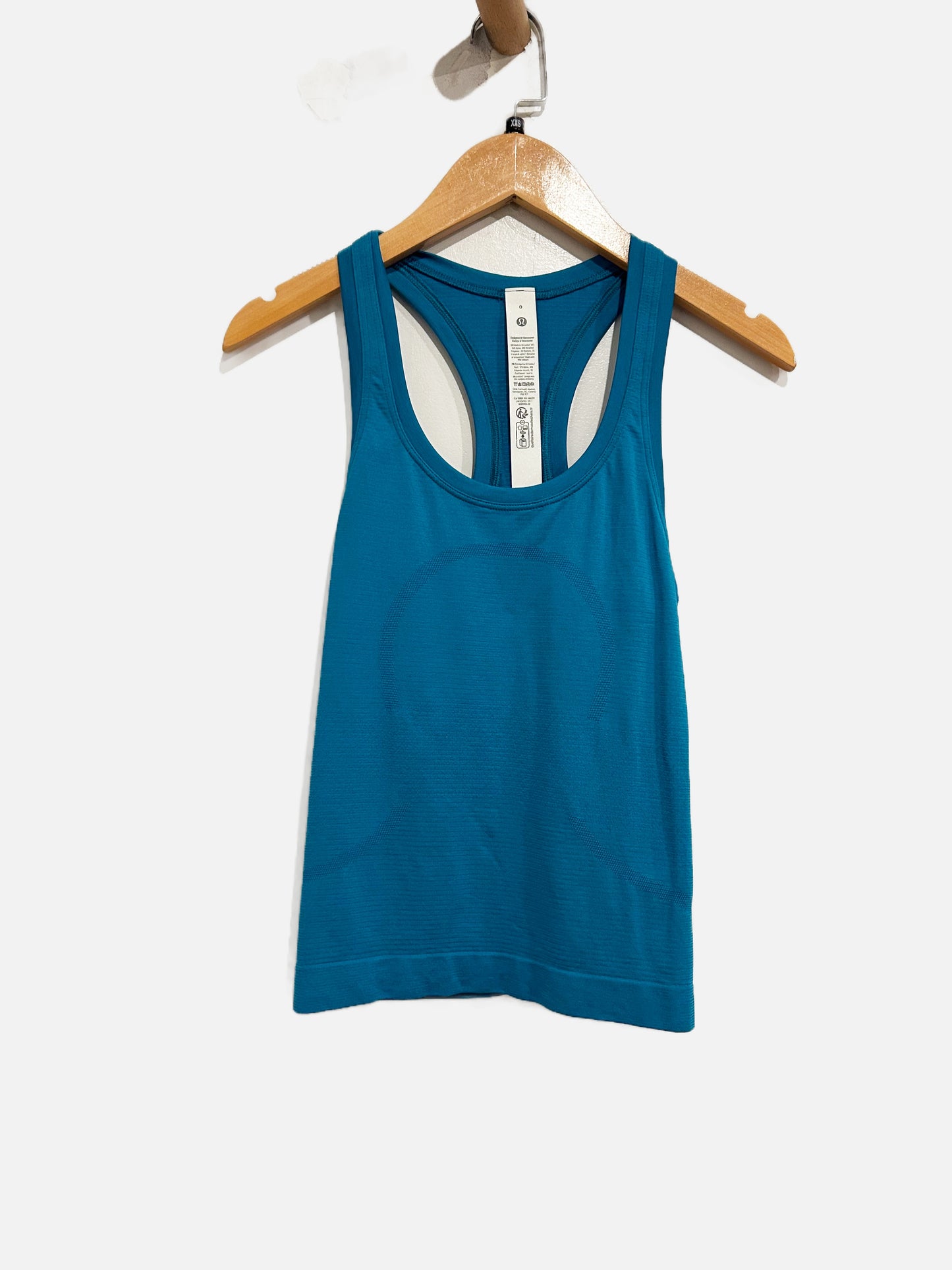 Lululemon Swiftly Tech Racerback 2.0 Race in Capri - 0
