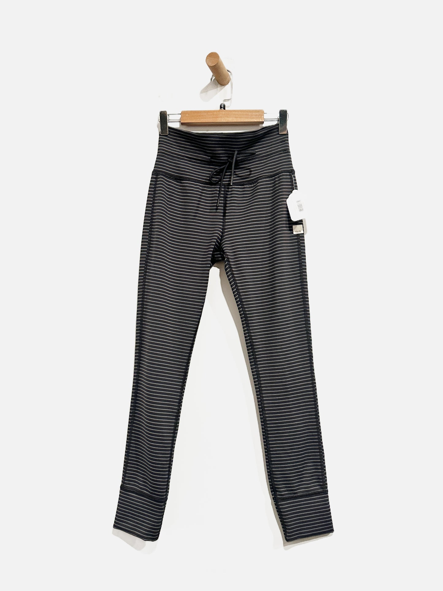 Vuori Daily Leggings in Ink Stripe Stripe - Small