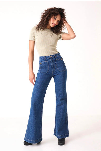 Rolla’s NWT East Coast Flare Natalie Jeans in Mid Vintage Blue - 24
