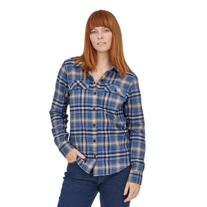 Patagonia Long-Sleeved Organic Cotton Midweight Fjord Flannel Shirt in Ice Fjord: Dolomite Blue - Medium