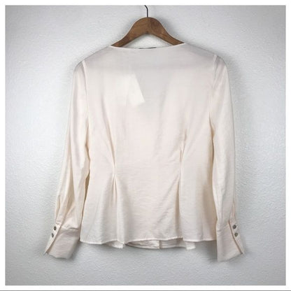 Vince. Fitted Shaped Sleeve V-Neck Blouse in Cream Size XS