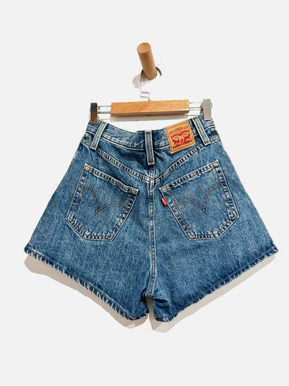 Levi’s High Waisted Mom Shorts - 25